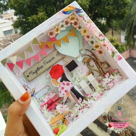 Gorgeous!! Frames Diy Crafts, Pop Up Frame, 3d Box Frames, Box Frame Art, Handmade Portrait, Shadow Box Ideas, Diy Doll Miniatures, Frame Gift, Miniature Crafts