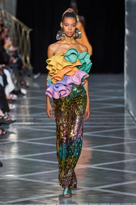 Sequins Runway 2023, Couture Fashion 2023, Spring Fashion Uk, Ss23 Fashion Trends, Miami Fashion Week, Fashion Week 2023, London Fashion Weeks, Moda Paris, 2023 Trends