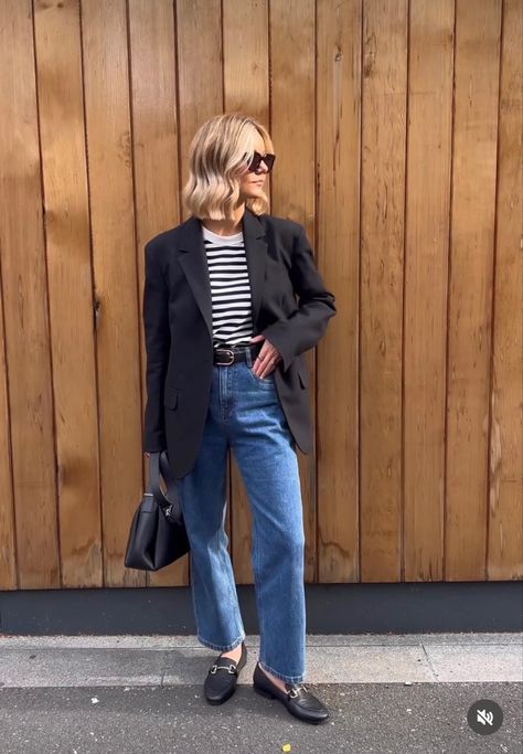 Office Outfits Women Loafers, Light Wash Jeans Outfit Work, Blue Shirt Office Outfit, Blue Pinstripe Blazer Outfit, Navy Blazer Outfit Women Casual, Jean Office Outfit, Polene Umi, Blazer With Sweater, Black And Navy Outfit