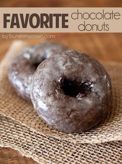 Sour Cream Donuts Recipe, Beignets Cuits, Old Fashioned Chocolate Cake, Doughnut Recipes, Buns In My Oven, Cake Donuts Recipe, Baked Donut, Donut Pan, Donut Care