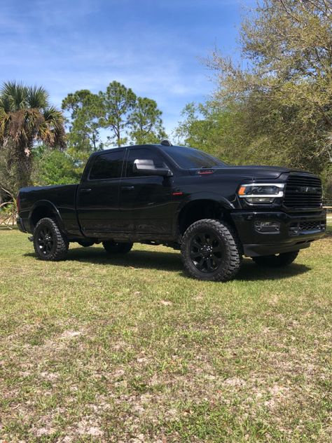 #Ram2500 #laramie #turbodiesel #cummins Cummins Motor, Rv Motorhomes, Cummins Trucks, Nissan Titan Xd, Dodge Ram Pickup, Lowered Trucks, New Nissan, Cummins Engine, Nissan Titan