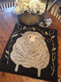 Rug Hooking Pillows, Rug Hooking Patterns Primitive, Sheep Rug, Wool Ideas, Rug Hooking Kits, Hooked Rugs Primitive, Rug Hooking Designs, Quilt Rack, Monks Cloth