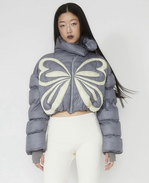 winter wonderland jacket puffer Grey Butterfly, Jacket Drawing, Puffa Jacket, Hole Dress, Image Swag, Puff Jacket, Puffy Jacket, Bandeau Top, Shearling Jacket