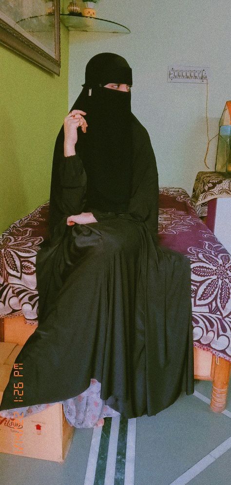 Muslim Girls Dp, Fake Dp, Adnan Sami, Niqab Aesthetic, Childhood Memories Aesthetic, Fake Friendship, Flag Images, Niqab Fashion, Best Friend Pictures Tumblr