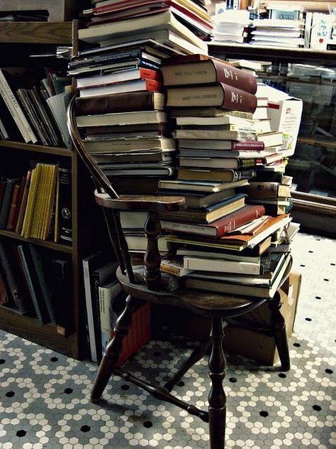 Messy Books, Literature Student, Dream Library, Beautiful Quote, Poetry Images, Book Images, Mark Twain, The Wisdom, Stack Of Books