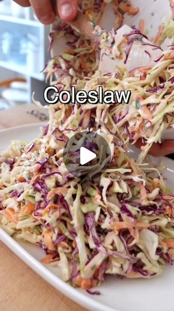 Coleslaw Recept, Pear Salad Recipes, Savory Meatballs, Mandoline Slicer, Coleslaw Dressing, Homemade Coleslaw, Plant Based Cookbook, Vegan Mayo, Food Receipt