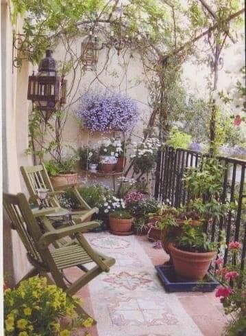 Balkon Decor, Small Balcony Garden, Small Balcony Decor, Apartment Balcony Decorating, Interior Modern, The Balcony, Balcony Design, Courtyard Garden, Garden Cottage