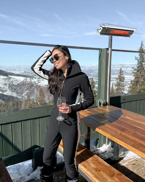 Colorado Fashion, Ski Bunnies, Ski Outfit, Ski Gear, Ski Fashion, Ski Suits, Suit Fashion, Travel Outfit, Skiing