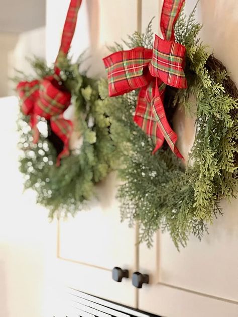 Kitchen Christmas ideas - Christmas wreaths on cabinets in the kitchen Christmas Wreath Kitchen Window, Kitchen Cabinet Wreath, Kitchen Christmas Wreaths, Wreath For Kitchen Cabinets, Cabinet Wreaths Kitchen, Wreaths On Kitchen Cabinet Doors, Kitchen Cabinet Christmas Bows, Christmas Wreaths On Cabinets, Wreath On Cabinet Door Kitchen