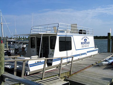 3. Literally stay RIGHT on the water in an OBX house boat. Obx House, Outer Banks Houses, North Carolina Vacation, Houseboat Vacation, Topsail Beach Nc, Atlantic Beach Nc, Boat House Interior, Houseboat Living, Emerald Isle Nc