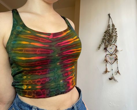 Beautiful tie dye yoga top. super stretchy thick material. *tie dye patterns will vary slightly from top to top Hand Dyed Clothing, Tye And Dye, Yoga Crop Tops, Hippie Top, How To Tie Dye, Green Tie Dye, Earthy Outfits, Hippie Tops, Tie Dye Outfits