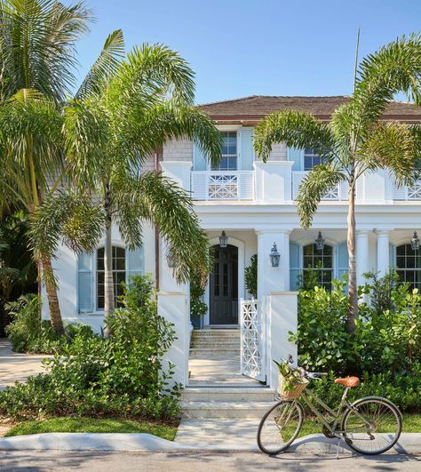 Palm Beach Exterior Home, Caribbean Colonial Architecture, Palm Beach Interiors, Caribbean Beach House, Tropical Home Design, Caribbean Style Homes, Florida Homes Exterior, Palm Beach House, Caribbean Homes