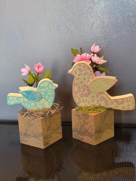 Spring Bird Decor, Wood Birds Craft, Wood Deco, Easter Wood Crafts, Wood Craft Patterns, Wreath Home Decor, Scrap Wood Projects, Bird Crafts, Diy Paper Crafts Decoration