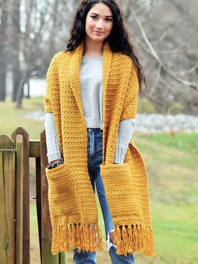 The most beautiful shawl that'll keep you warm and cozy in the cold! Crochet Shawl With Pockets, Pocket Shawl Crochet Pattern, Shawl With Pockets, Pocket Shawl, Crochet Poncho Free Pattern, Boho Shawl, Linen Stitch, Shawl Crochet, Crochet Poncho Patterns