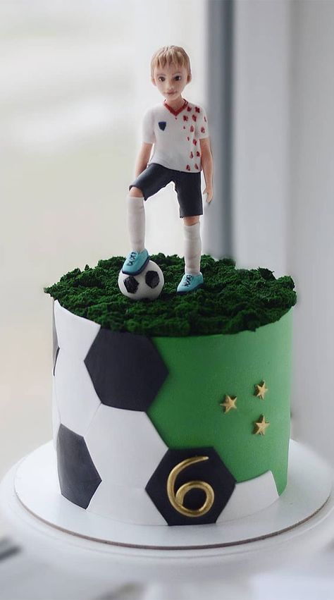 Birthday Cake With Football, Diy Cakes For Men, Cake Designs Football Theme, Cake With Football Theme, Soccer Theme Cake Ideas, Cake Designs Football, Football Birthday Cakes For Boys, Mans Cakes Birthday, Football Birthday Cake Ideas