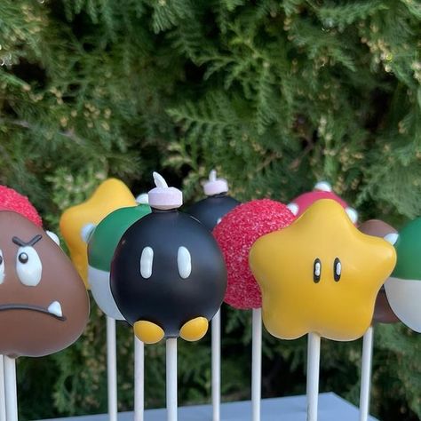 Sugar Sweets on Instagram: "Super Mario Cake Pops! 🍄 • • • #cakepops #supermariodesserts #supermariocakepops #mariocakepops #mariodesserts #sugarsweetsla #losangeles #sweets #sweettreats #desserts #dessertporn #desserttable #desserttime #food #foods #foodies #foodpic #foodpics #foodpictures #foodporn #foodblogger #foodphotography #foodlove #foodlover #foodstagram #wholefoods ❤️💚" Mario Brothers Cake Pops, Mario Cakepops, Super Mario Cake Pops, Mario Cake Pops, Super Mario Cake, Super Mario Bros Birthday Party, Mario Cake, Mario Bros Birthday, Making Cakes