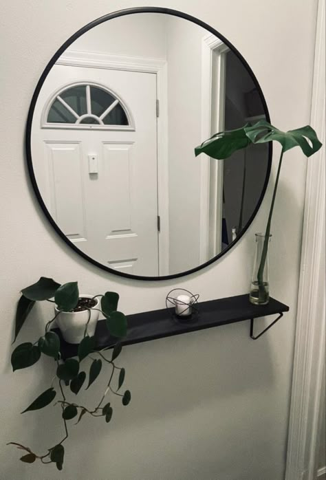 Entrance Mirror, Hall Mirrors, Narrow Entryway, Bathroom Design Black, Corridor Design, Glamour Decor, Diy Home Decor Crafts, Entryway Mirror, Small Entryways