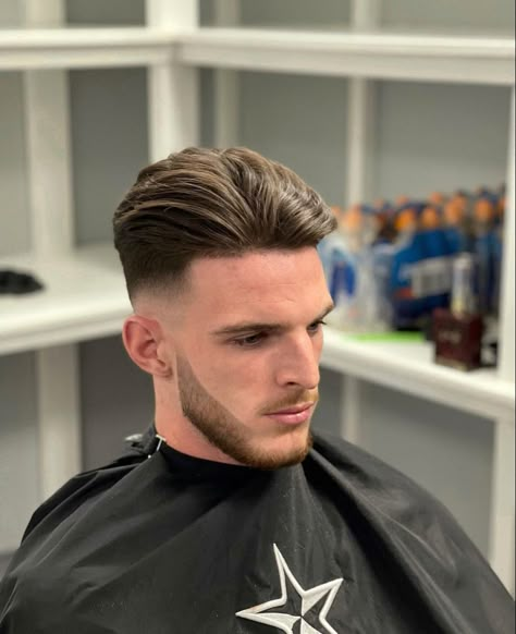 Mid Fade Haircut Men Straight Hair, Declan Rice Haircut, Vintage Hairstyles For Men, Back Haircut, New Men Hairstyles, Slick Back Haircut, Hair Designs For Men, Undercut Long Hair, Declan Rice