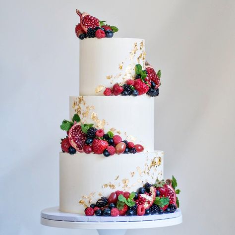 Berries Wedding Cake, Red And Blue Wedding Cake, Wedding Cakes With Fruit, Wedding Cake Berries, Jewel Tone Wedding Cake, Wedding Cake With Fruit, Wedding Cake Fruit, Wedding Cake Lace, Berry Wedding Cake