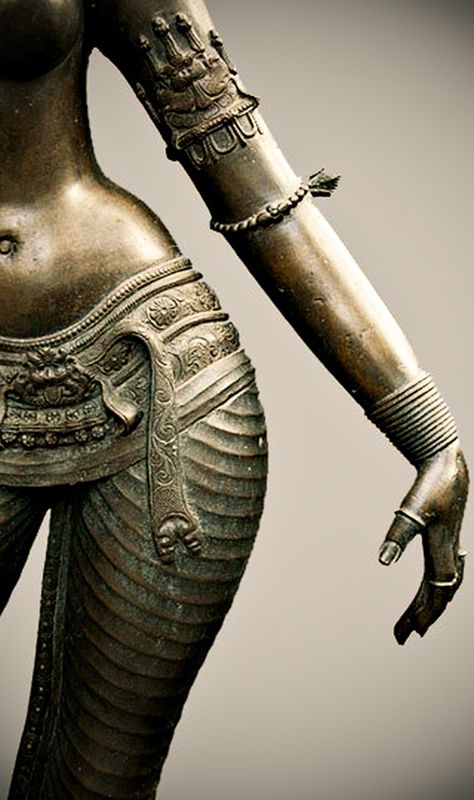 ArtPropelled — f-l-e-u-r-d-e-l-y-s: indian statues Chola bronzes... Chola Dynasty, Historical Sculptures, Desi Vibes, Ancient Indian Art, Ancient Indian Architecture, Hindu Statues, Shri Ganesh, Indian Sculpture, Temple Art