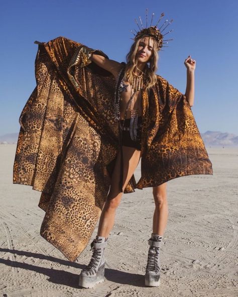 Man All Black Outfit, Burning Man Outfits Women, Africa Burn, Burning Girl, Afrika Burn, Pictures Of Women, Burning Man Fashion, Desert Fashion, Burning Man Outfits