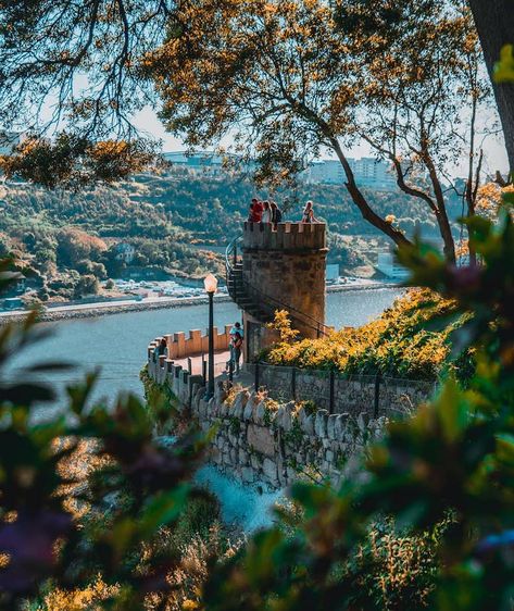 Porto: 30 atrações imperdíveis na cidade mais apaixonante de Portugal Lisbon City, Portugal Porto, Portugal Travel, Porto Portugal, Travel Lover, Places Around The World, Vacation Destinations, Lisbon, Europe Travel