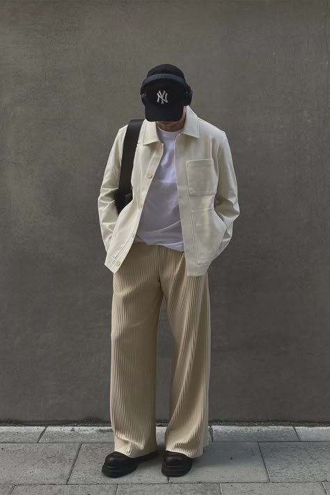 Khaki Pants Outfit, Men's Casual Fashion, Money Clothes, Mens Smart Casual Outfits, Minimalist Fashion Men, Pants Outfit Men, Aesthetic Outfits Men, Spring Outfits Men, Gents Fashion