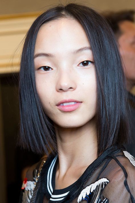 Best Model Beauty Looks | New York Fashion Week Spring 2015 | POPSUGAR Beauty.  Xiao Wen Ju at Ports 1961 Spring 2015 Gisele Hair, Xiao Wen Ju, Model Beauty Secrets, Study Reference, Asian Faces, Natural Beauty Secrets, Elder Sister, Celebrity Beauty Secrets, Iconic Models