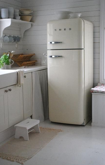 I love the look of Smeg, but I'm not sure if I can lose all the space I enjoy now with one all refrigerator and one all freeze.  Smeg does not have this option....maybe two...just for the space?  I mean a box of popsicles and a tub of ice cream and the freezer is practically full. Smeg Refrigerator, Vintage Fridge, White Fridges, Smeg Fridge, Retro Fridge, Vintage Appliances, Casa Vintage, Cottage Kitchens, Bedroom Walls