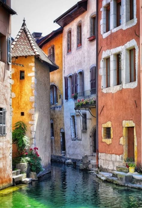 Italy Reference Photo, Painting Reference Photos Landscape, Village Landscape Photography, Urban Sketching Reference Photos, Landscape Reference Photos, Urban Landscape Photography, France Landscape, 2018 Instagram, Lake Annecy