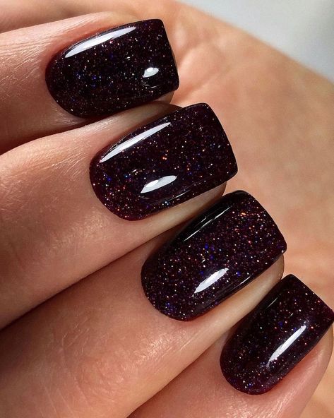 Dark Gel Nails Ideas, Dark Nails Glitter, Dark Purple Nails With Glitter, Dark Glitter Nails, Dark Short Nails, Short Dark Nails, Dark Gel Nails, Nails With Glitter, Weak Nails