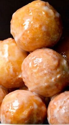 Doughnut Holes Recipe, Donut Hole Recipe Baked, Monkey Bites, Milk Toffee, Donut Hole Recipe, Doughnut Recipes, Recipes Brunch, Doughnut Recipe Easy, Glazed Doughnut