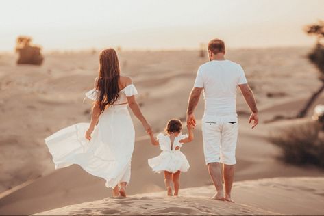 Family Dunes Photoshoot, Dubai Family Photography, Desert Photoshoot Ideas Family, Family Sand Dunes Photoshoot, Family Desert Photoshoot, Desert Family Photos, Desert Family Photoshoot, Dubai Photoshoot, Desert Photoshoot Ideas