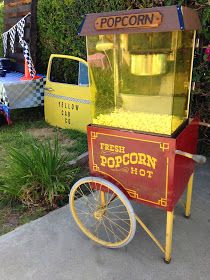 LAURA'S little PARTY: Disney themed Grad party! Vintage Carnival Party, Fun Popcorn, Popcorn Stand, Vintage Popcorn, Popcorn Cart, Movie Theater Rooms, Birthday Carnival, Circus Wedding, Circus Theme Party