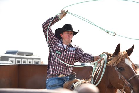 Richards shares tips to help with controlling your first swing out of the head box. Cowboy Life, Rodeo Time, Team Roping, Quarter Horses, Western Riding, Cowboy Up, Horse Trailer, Horse Training, Quarter Horse