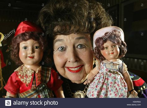 Download this stock image: Hollywood child star Jane Withers poses in Los Angeles on July 22, 2004 with two dolls that were made in the likeness of her.  Withers is auctioning off her prized doll collection through the Theriault's auction house on August 1st in Kansas City, Missouri. Withers starred in 36 Hollywood films in the decade of 1934-1943 including  Bright Eyes, Ginger and Always in Trouble. Photo by Francis Specker - HDKR5G from Alamy's library of millions of high resolution... Jane Withers, Doll Restoration, Doll Pictures, Composition Dolls, Child Star, August 1st, Kansas City Missouri, Old Dolls, Doll Collection