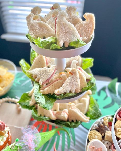 Three Rex Birthday Party Snacks, Dinosaur Birthday Snack Ideas, Dino Theme Birthday Party Food Ideas, Three Rex Birthday Food, Dinasour Party Theme Ideas, Dino Party Balloons, Dinosaur Birthday Party Food Snacks, Dinasour Birthday Ideas 2, Dinosaur Dessert Table Ideas