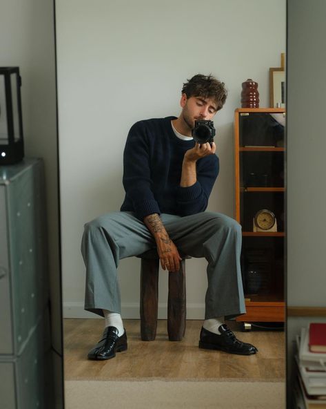 Navy Trousers Outfit, Men Loafers Outfit, Tabi Loafers, Big Boy Clothes, Trousers Outfit Men, Loafer Outfits, Loafers Men Outfit, Tattooed Man, Khaki Pants Outfit