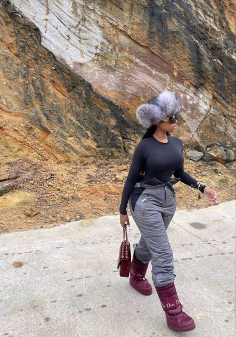 Poconos Outfit Winter, Aspen Outfit Winter, Ski Resort Outfit, Girls Ski Trip, Outfit Ski, Winter Outfits Black Women, Snow Outfits For Women, Cabin Outfit, Winter Vacation Outfits