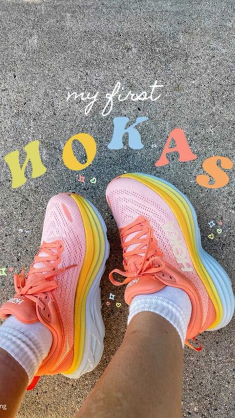 Hoka Tennis Shoes, Cute Tennis Shoes, Disney Outfit Ideas, Shoes Preppy, Cute Running Shoes, Shoes Hoka, Pink Tennis Shoes, Outfits Athletic, Hoka Shoes