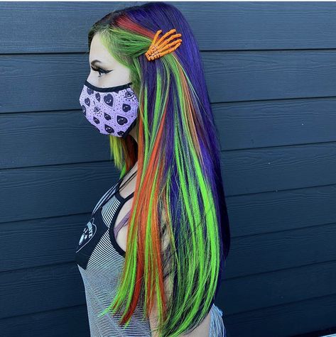 Halloween Hair Dye, Halloween Hair Styles, Free Hair Styles, Purple And Green Hair, Puff Hairstyle, Neon Hair Color, Hairstyles Inspiration, Dyed Hair Purple, Rave Hair