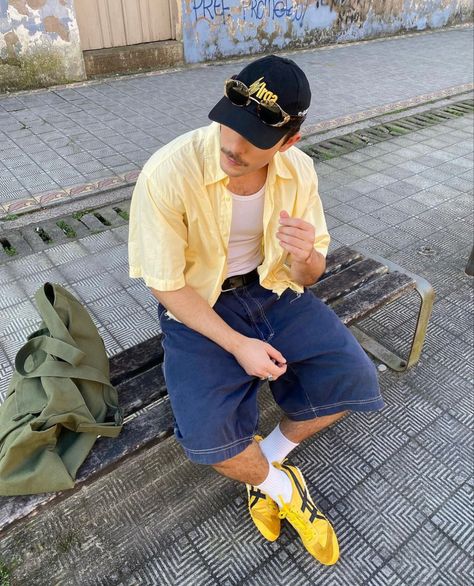 Onitsuka Kill Bill Outfit Men, Kill Bill Onitsuka Tiger Outfit, Asics Onitsuka Tiger Outfit, Mexico 66 Onitsuka Outfit, Outfits Jorts, Onitsuka Tiger Outfit, Yellow Shoes Outfit, Eurotrip Outfits, Man Fits