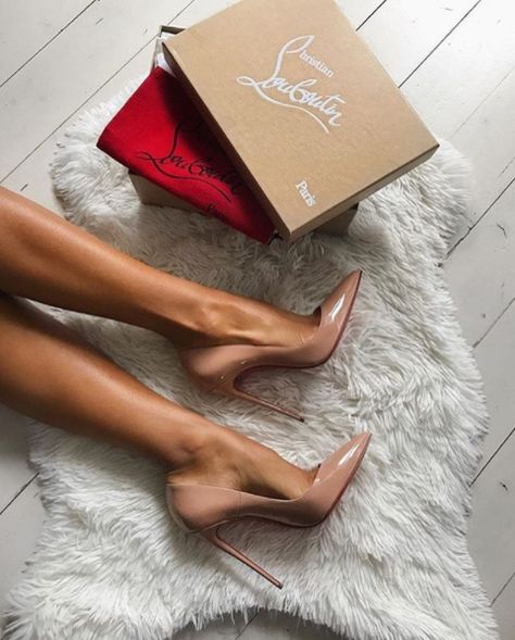 Nude Louboutin Heels Outfit, Nude Louboutin Heels, Louboutin Aesthetic, Kate Louboutin, So Kate Louboutin, Christian Louboutin Heels Outfit, Christian Louboutin Outfits, Red Bottom Heels, Christian Louboutin Outlet