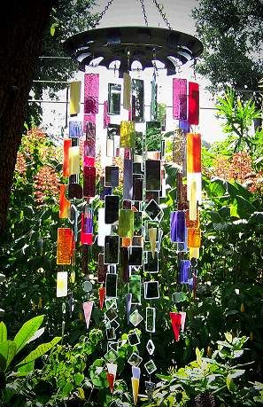 Carillons Diy, Glass Windchimes, Make Wind Chimes, Glass Wind Chimes, Diy Wind Chimes, Stained Glass Projects, Art Garden, Dreamcatchers, Stained Glass Mosaic