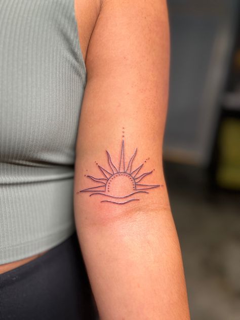 Sunrise Tattoo Inner Arm, Sunset Outline Tattoo, Sunrise Sunset Tattoo Simple, Boho Sunrise Tattoo, Half Sunset Tattoo, Sun Rising Tattoo, Sunset Lover Tattoo, Asthetic Tattoos Woman, Arizona Sun Tattoo