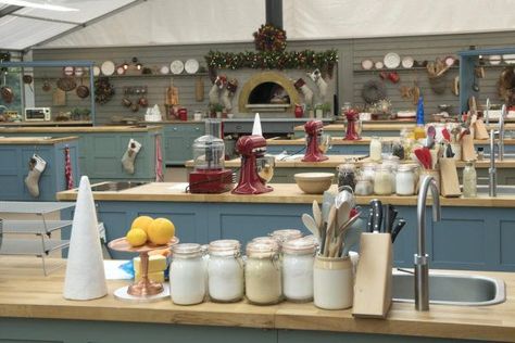 All your friends are right: You need to start watching “The Great British Baking Show” Perfect Meringue, The Great British Baking Show, Great British Baking Show, British Baking Show, 90th Birthday Cakes, Baking Classes, British Bake Off, British Baking, No Bake Brownies