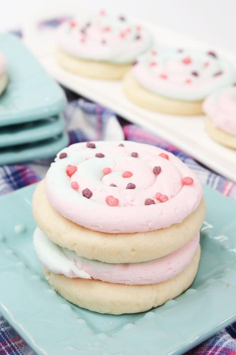 Copycat Crumbl Cookies Cotton Candy - BEST Crumbl Cookie Copycat Recipe Crumbl Cotton Candy Cookies, Cotton Candy Crumbl Cookie, Crumbl Christmas Flavors, Cotton Candy Sugar Cookies, Crumbl Cookie Copycat Recipes, Crumbl Cookies Copycat, Crumble Cookies Copycat, Copycat Crumbl Cookies Recipes, Crumbl Cookie Copycat Recipe