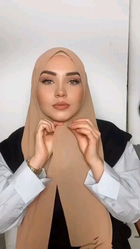 Hijab Style With Glasses, Arabic Hijab Style, Hijab Tutorial With Glasses, Hijab With Glasses, Turkish Hijab Tutorial, Turkish Hijab Style, Blonde With Glasses, Easy Hijab Style, Style Hijab Simple