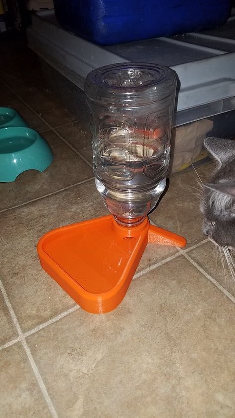 Gravity fed cat water dish by Joe_Snuffy - Thingiverse Water Bowl, Water Dispenser, Gravity, Coffee Maker, Bowl, Water, Coffee Machine