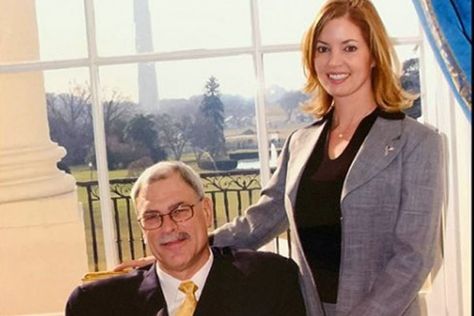 Revealed Reason For The Break Up Of Jeanie Buss And Phil Jackson | eCelebrityMirror Jeanie Buss, Lakers Win, Phil Jackson, Nba Championships, American Sports, Celebrity Babies, Power Couple, In A Relationship, Long Term Relationship